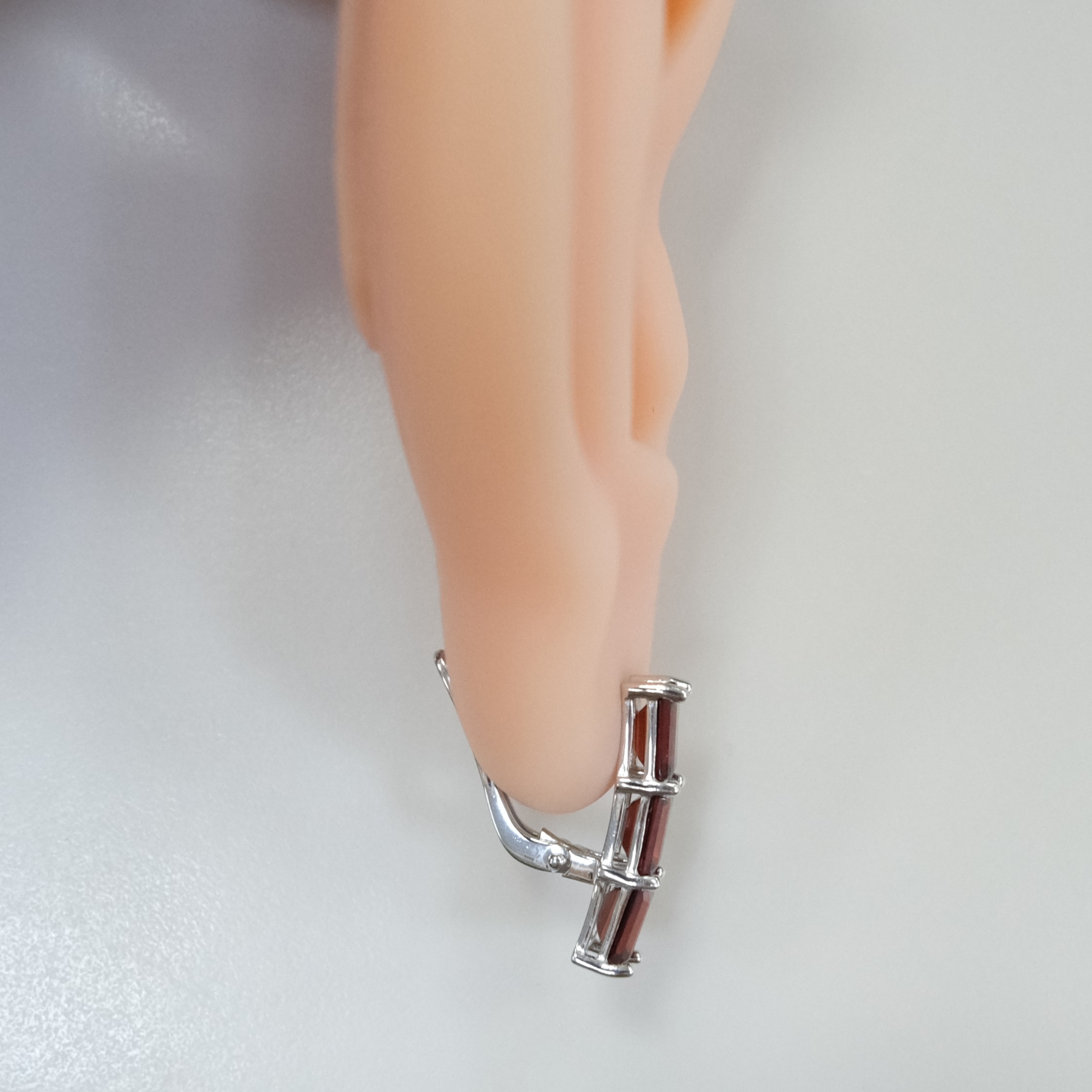 Серебряные серьги с гранатами